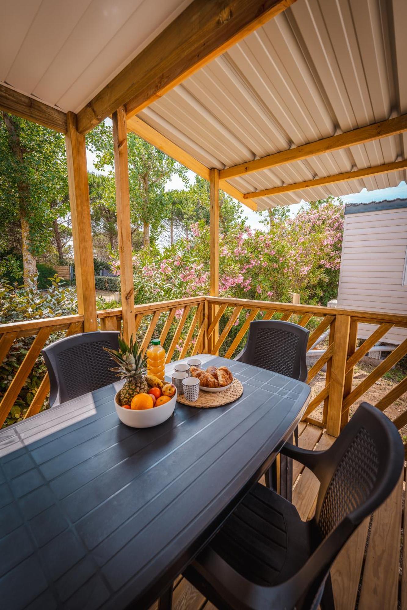 Camping Le Roucan West 维亚斯 外观 照片